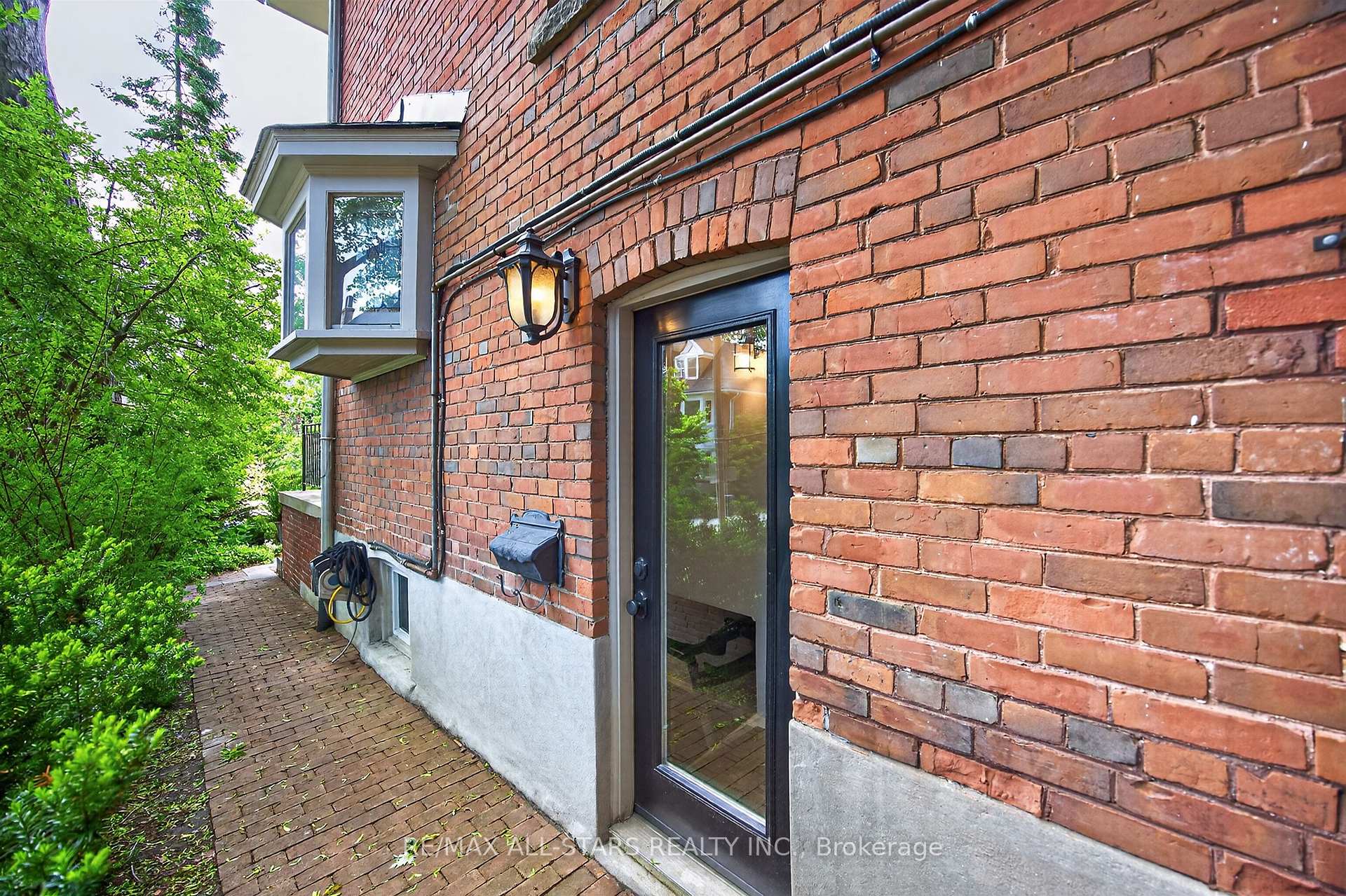 30 Edgewood Crescent, Toronto