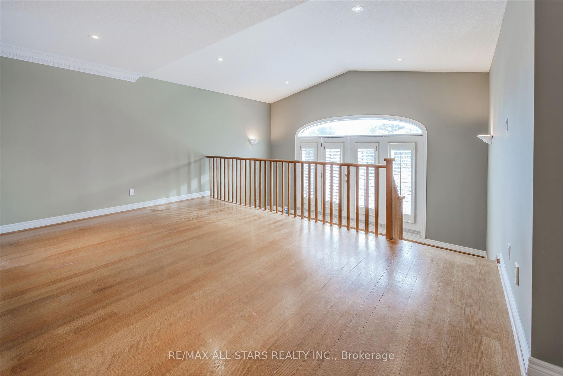 458 Guildwood Parkway