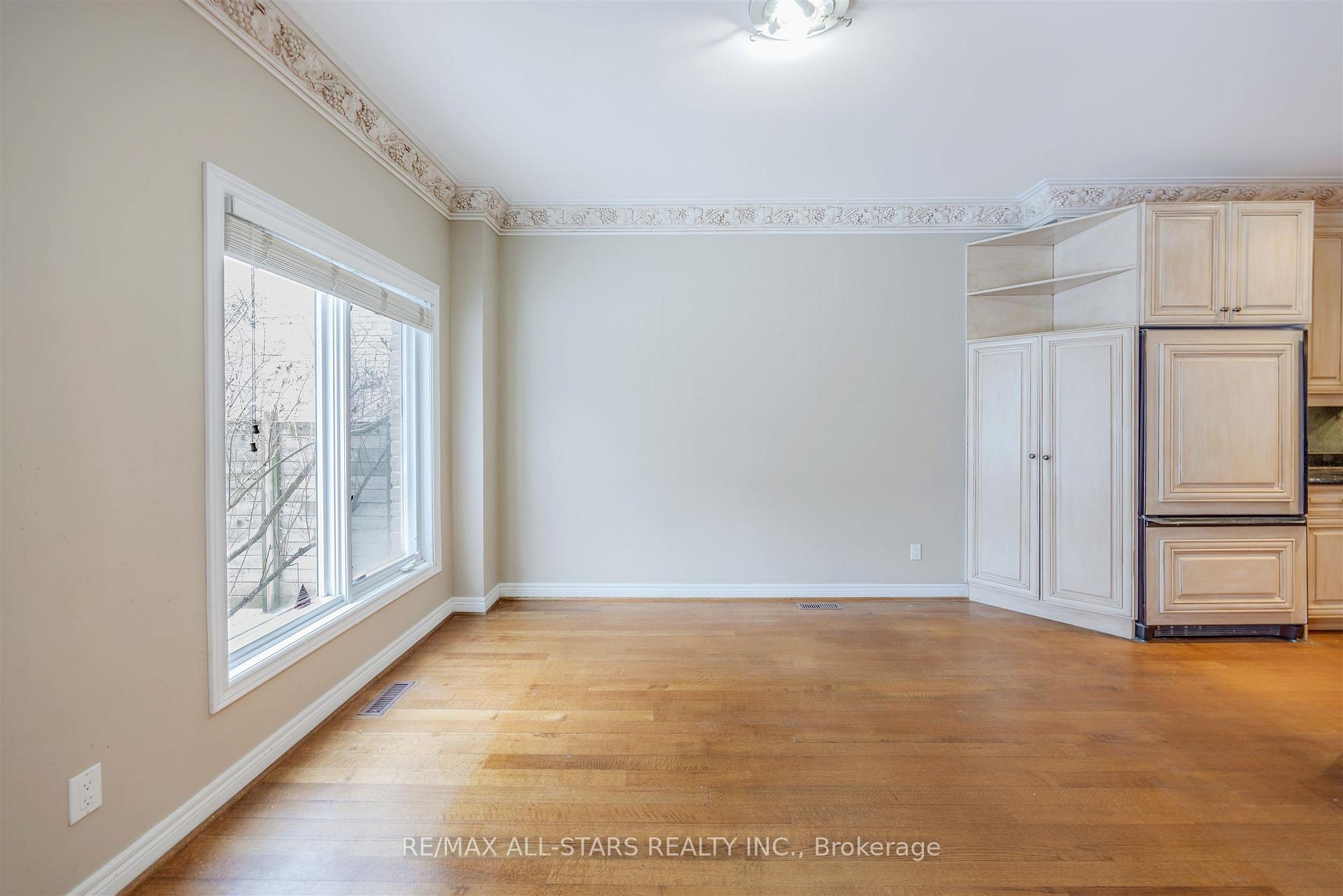 458 Guildwood Parkway