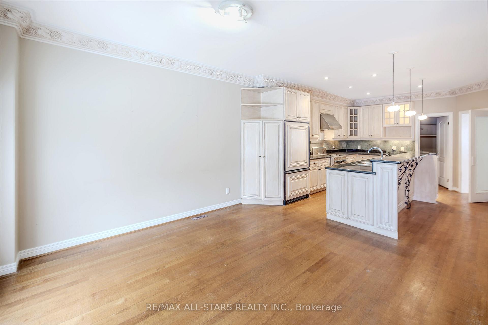 458 Guildwood Parkway