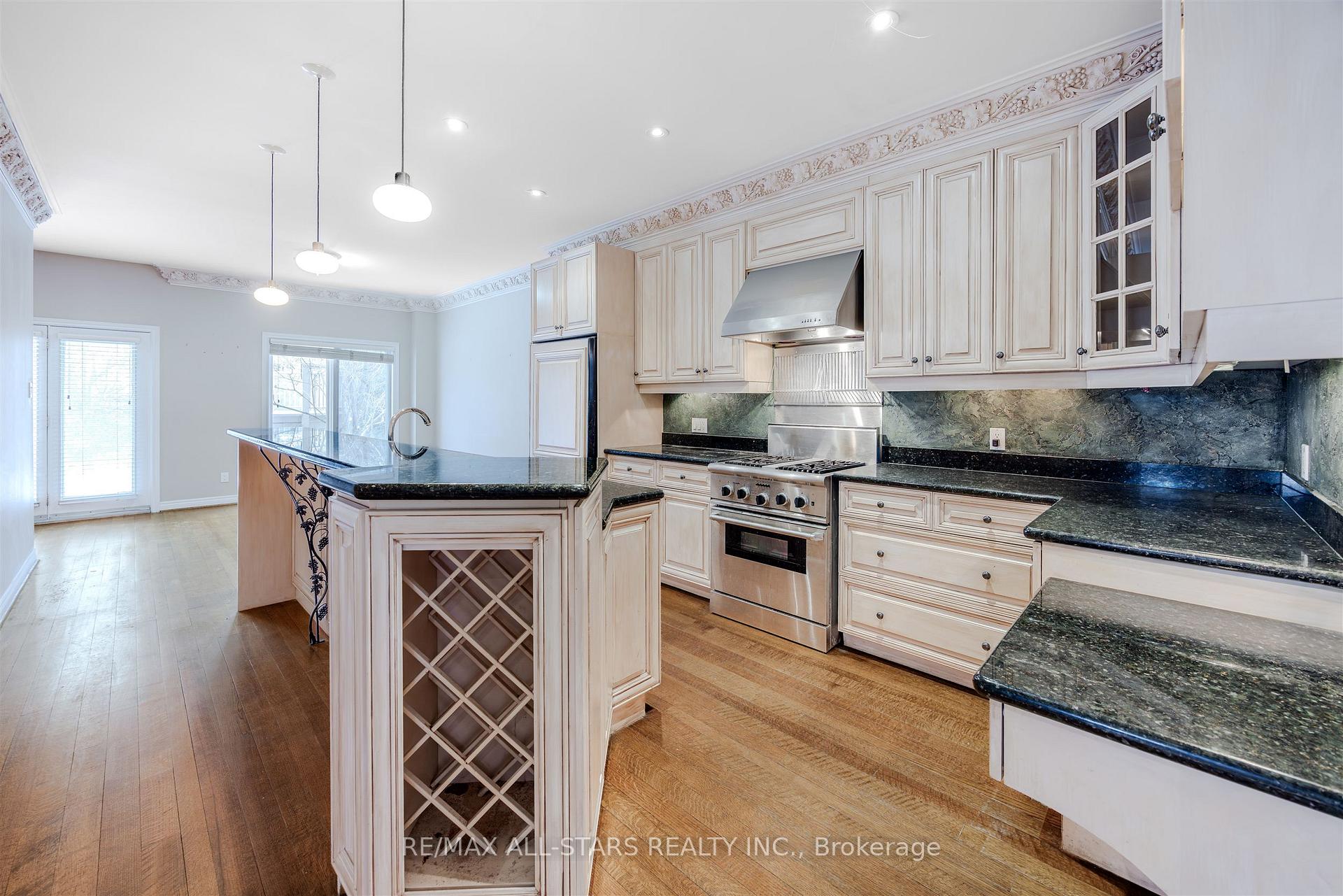 458 Guildwood Parkway, Toronto E08, ON M1E 1R5