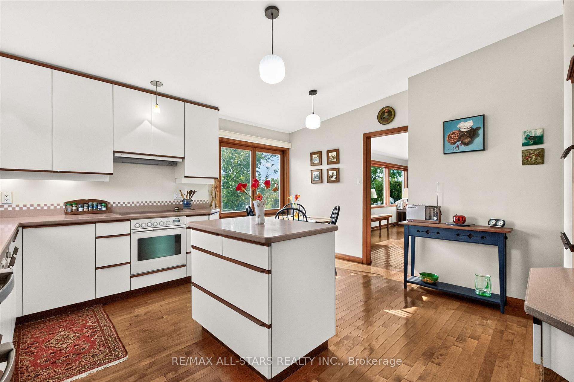59 Hill Crescent, Toronto