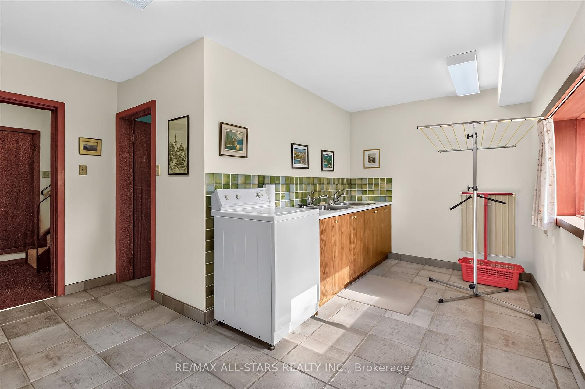 59 Hill Crescent, Toronto