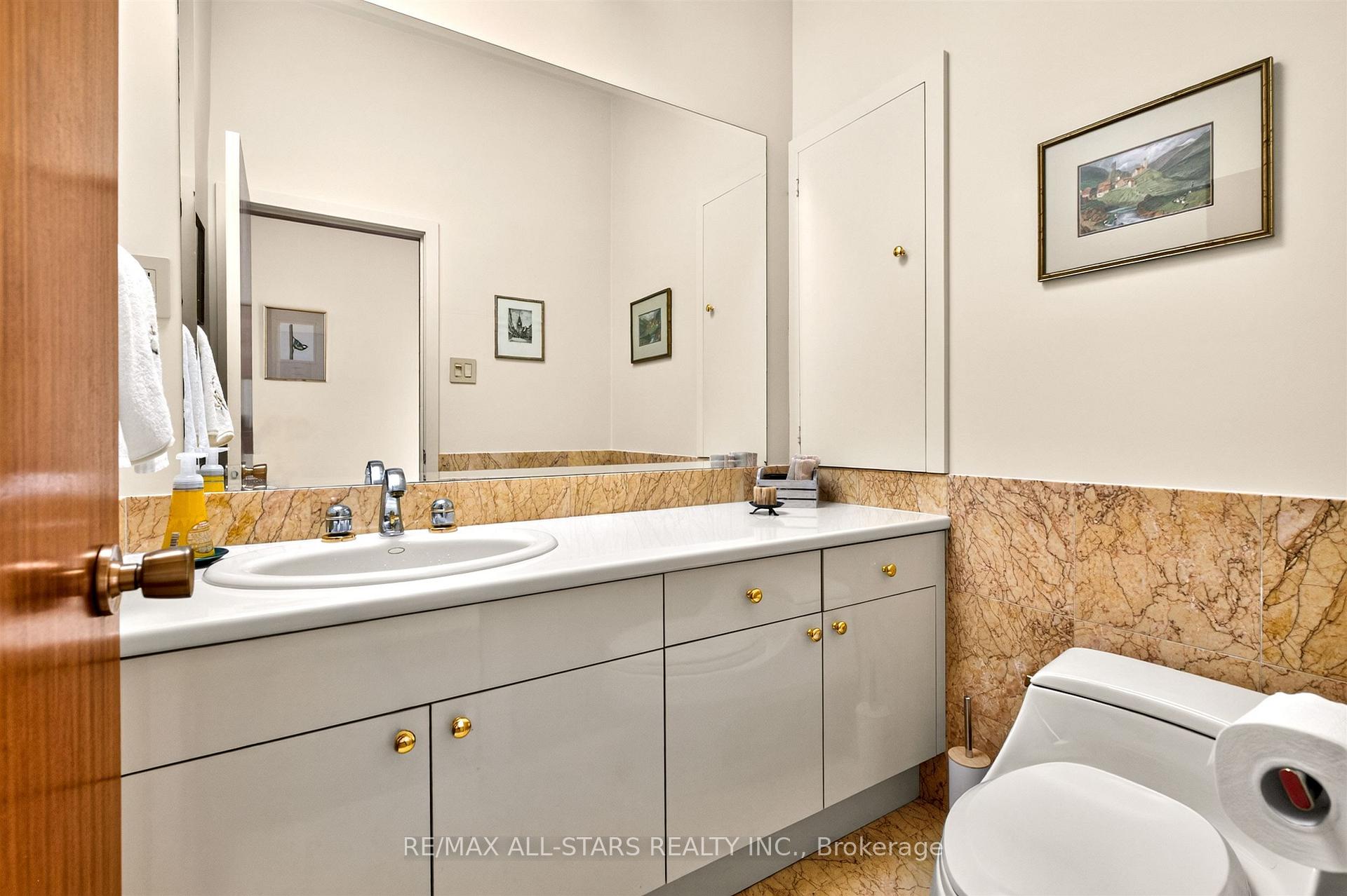 59 Hill Crescent, Toronto