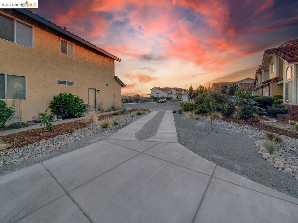 3385 Brentwood Ave