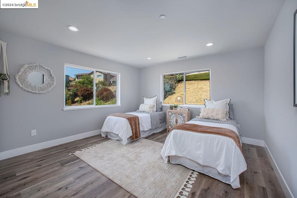3385 Brentwood Ave