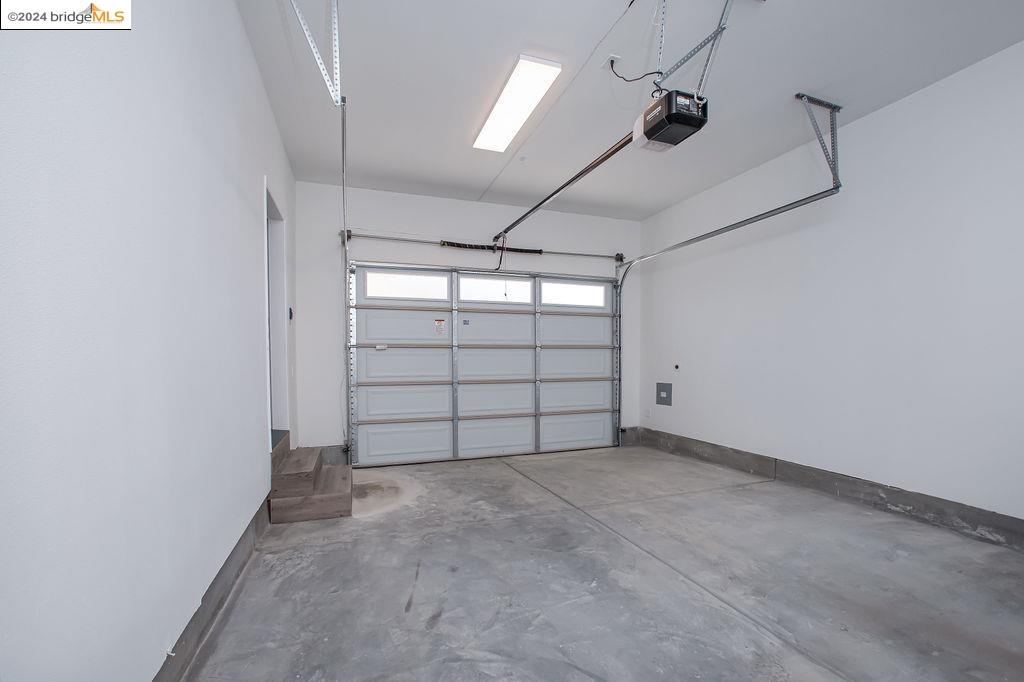 3385 Brentwood Ave