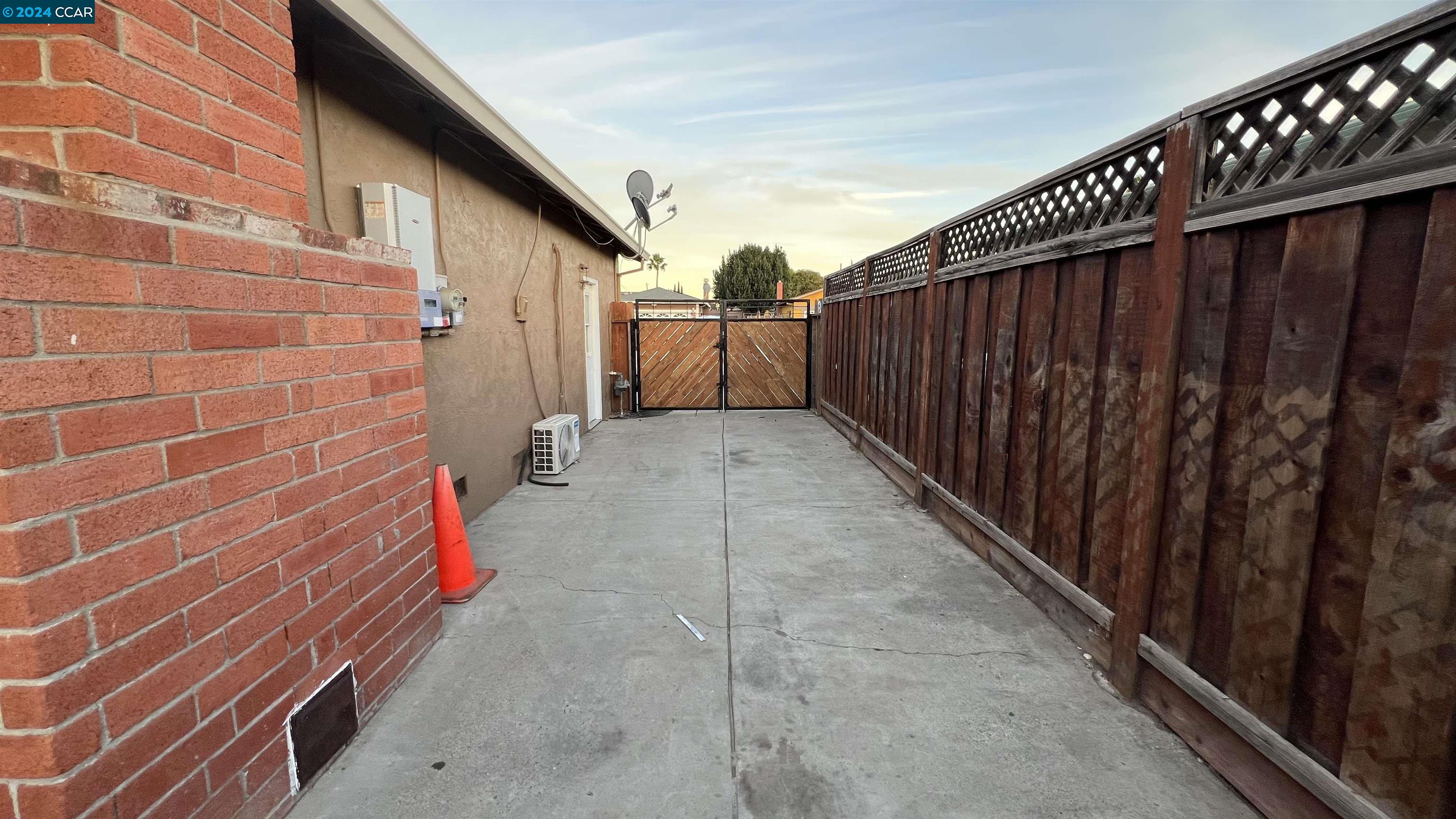 2403 Dover Way