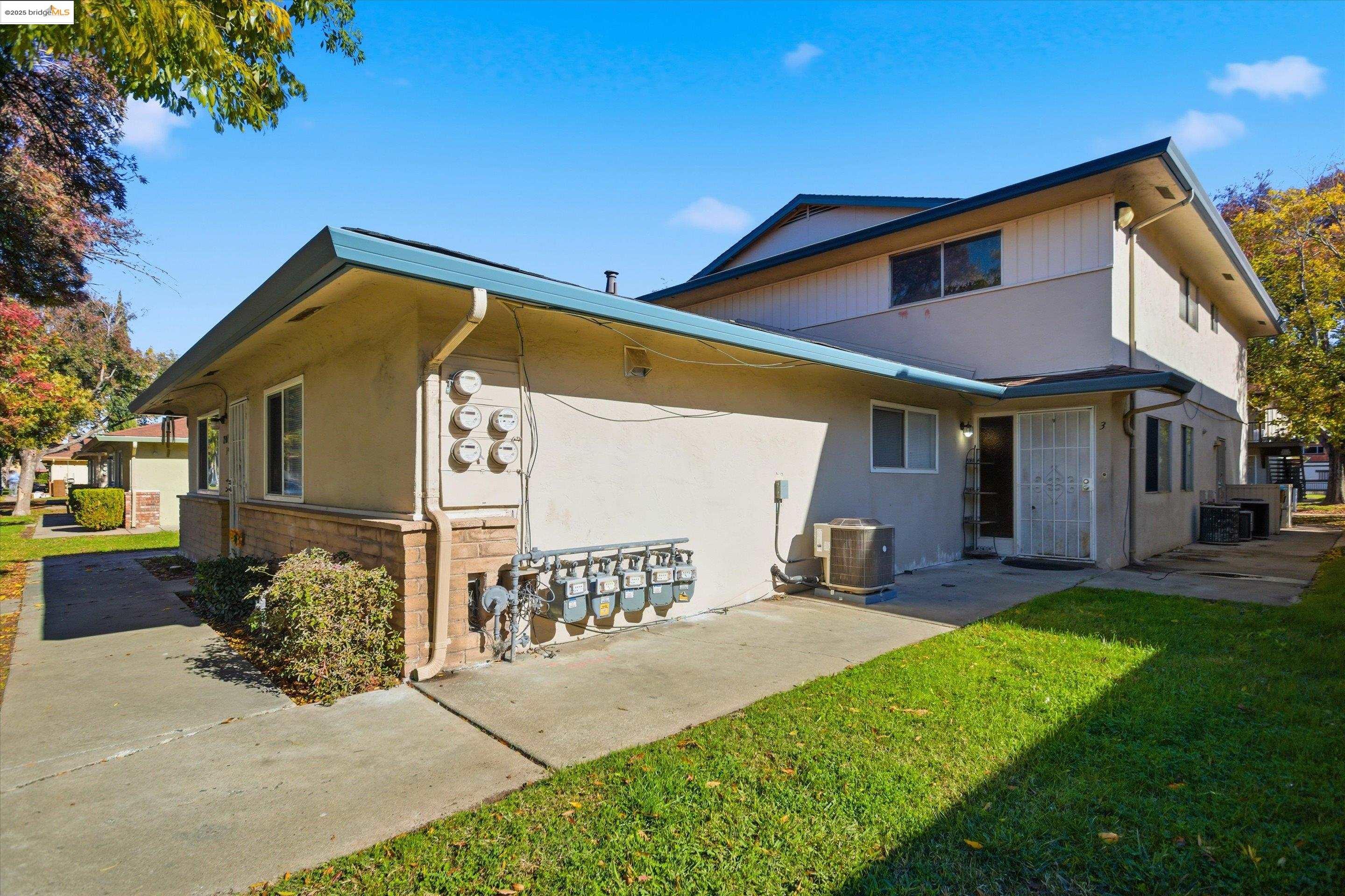 2301 Peppertree Way # 3