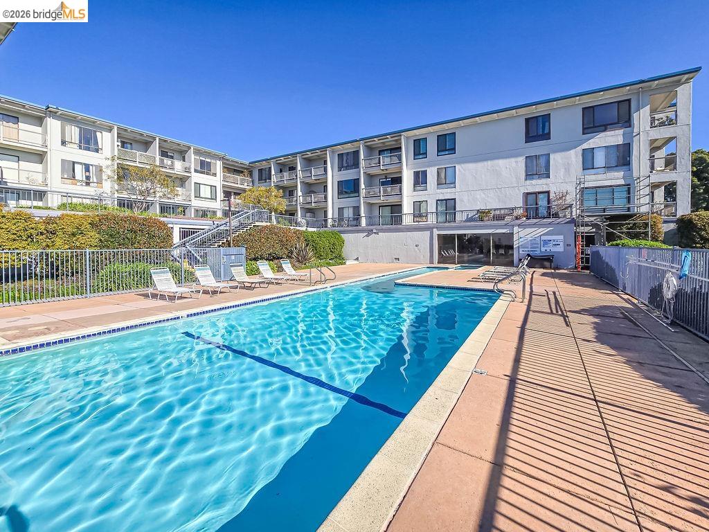 8 Admiral Dr # A238