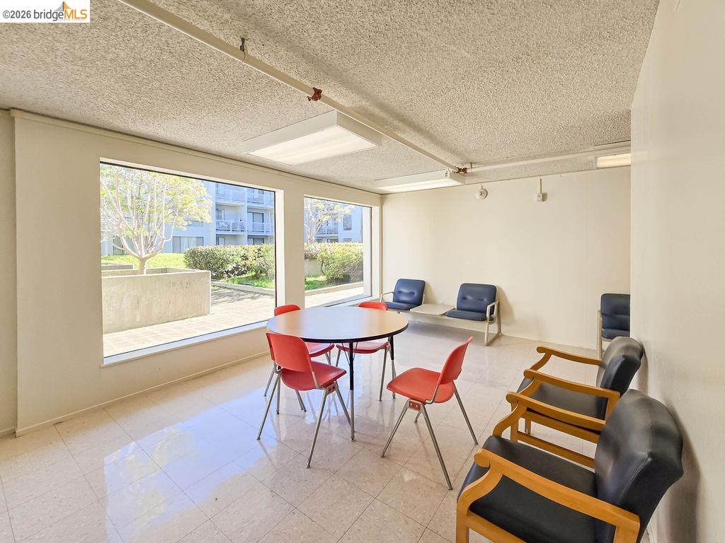 8 Admiral Dr # A238