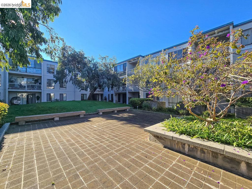 8 Admiral Dr # A238