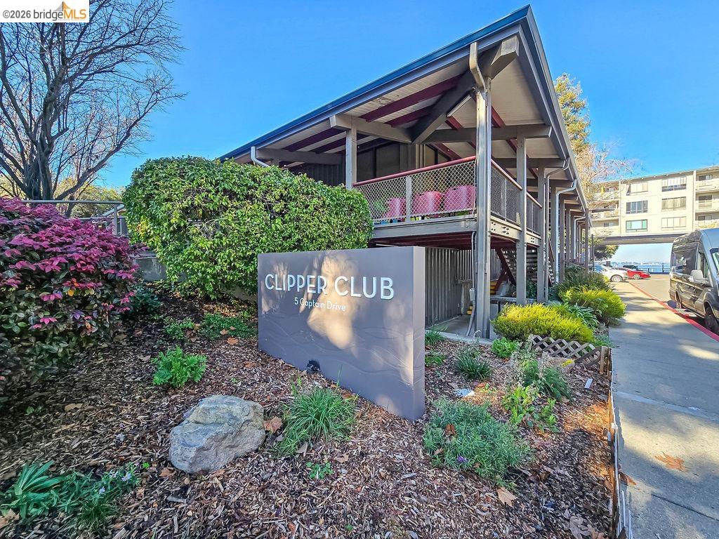 8 Admiral Dr # A238