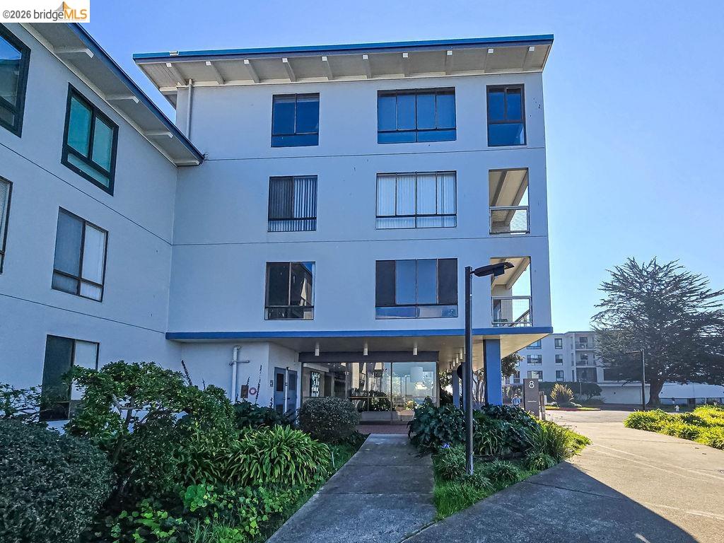 8 Admiral Dr # A238
