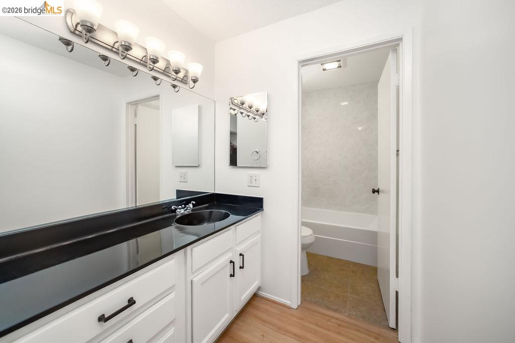 8 Admiral Dr # A238
