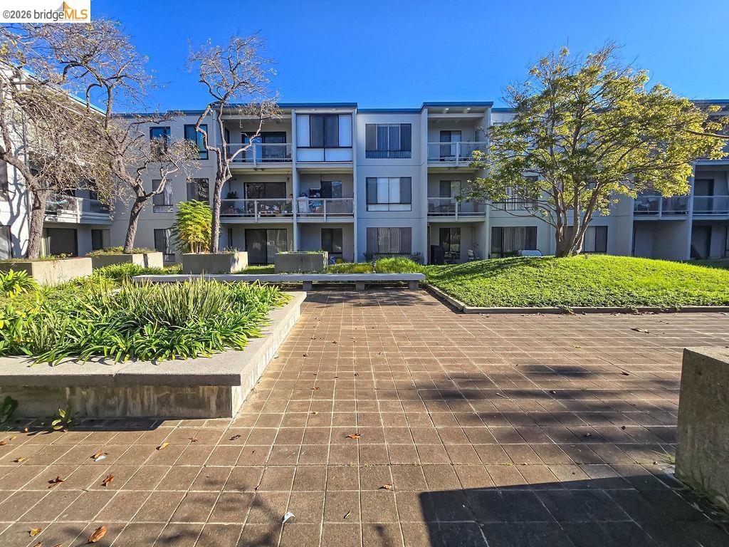 8 Admiral Dr # A238