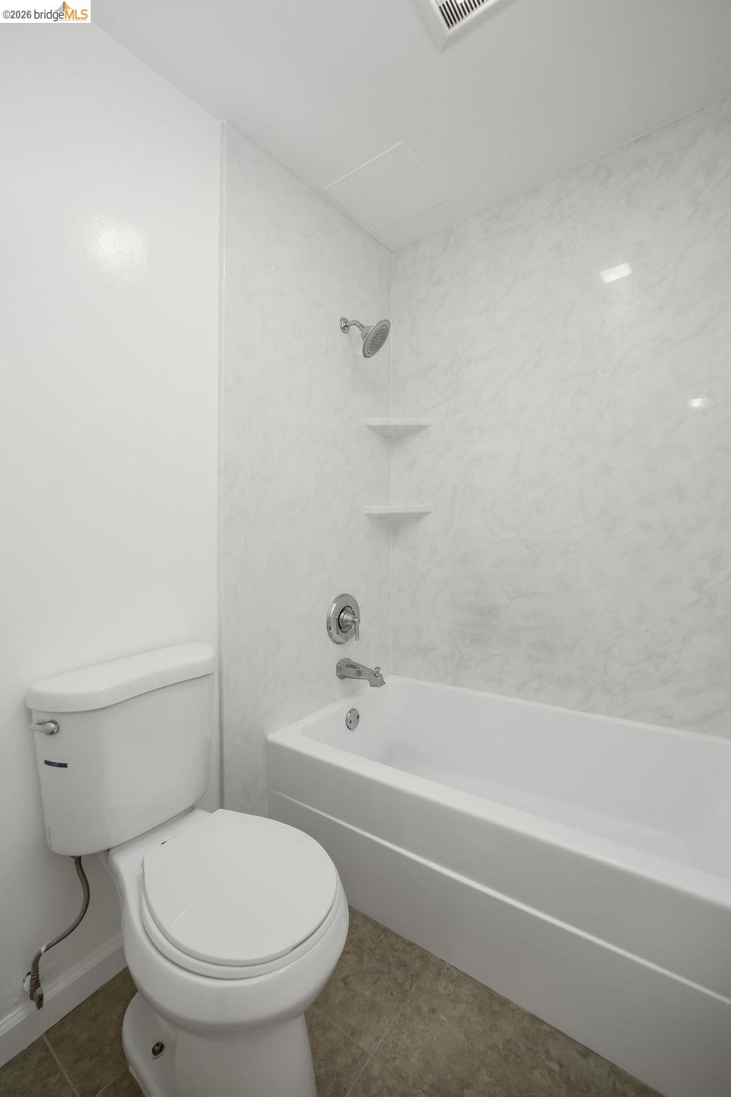 8 Admiral Dr # A238