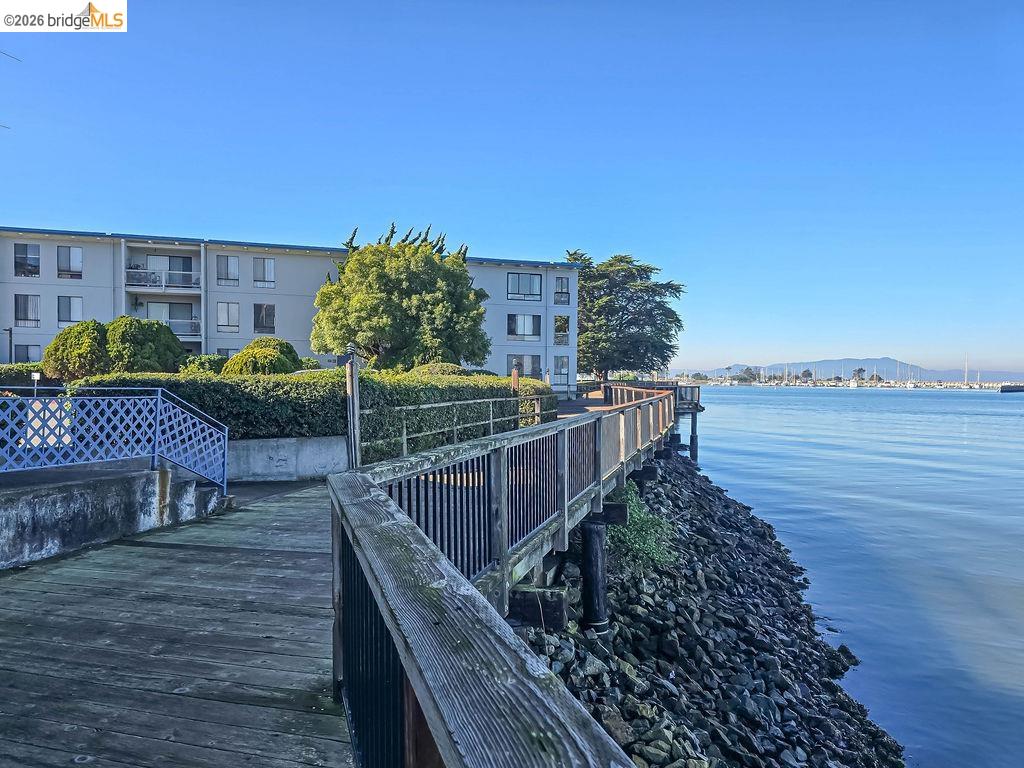 8 Admiral Dr # A238