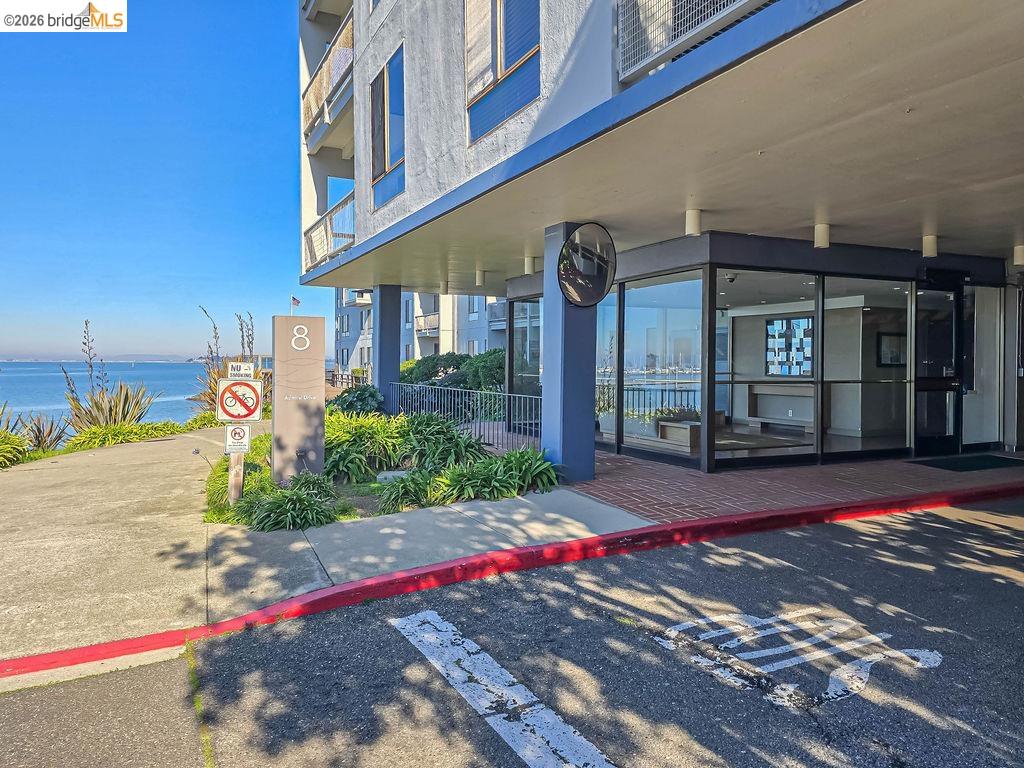 8 Admiral Dr # A238
