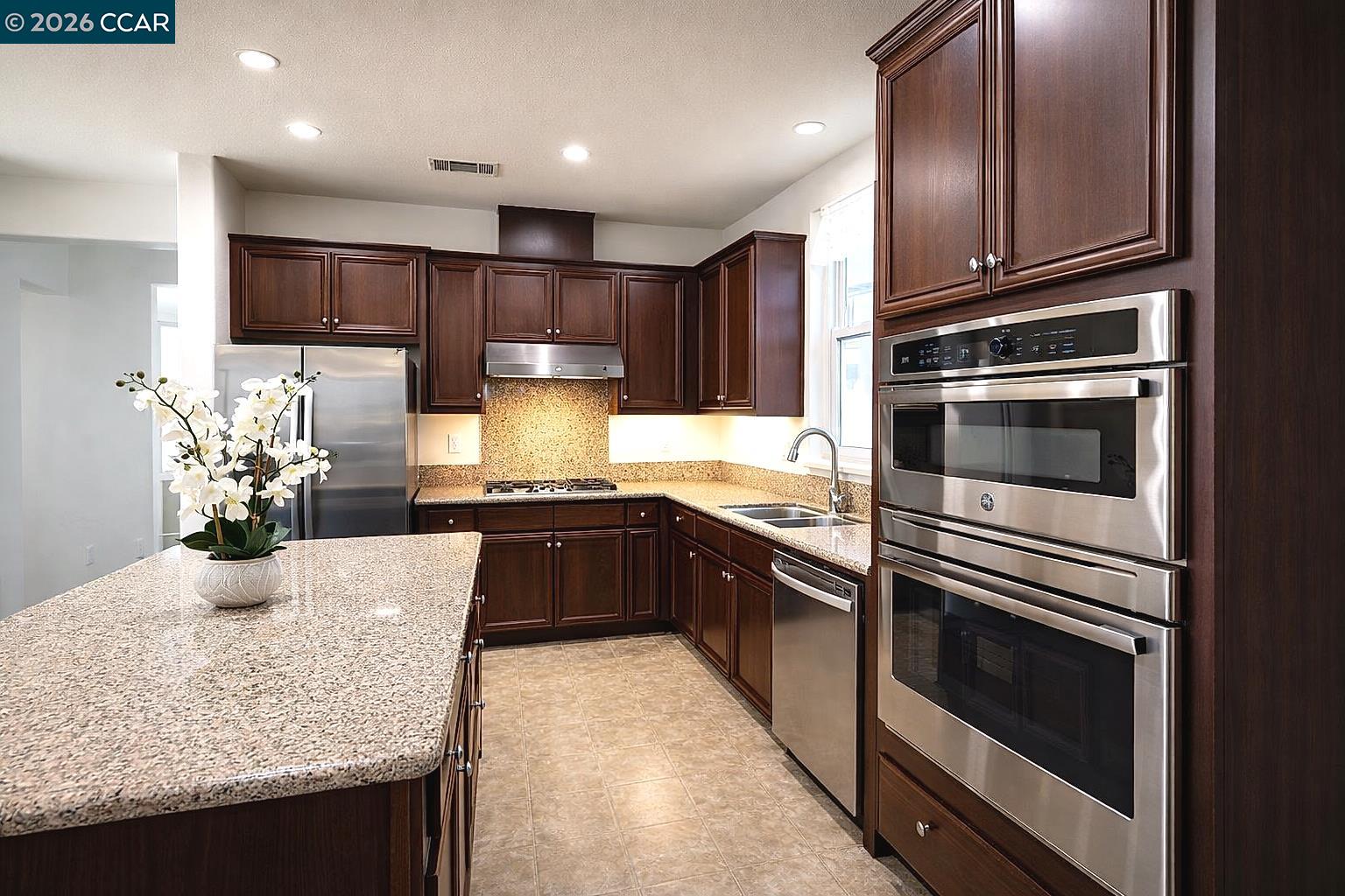 5041 Escalon Cir