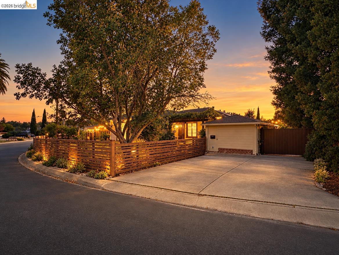21367 Rizzo Ave
