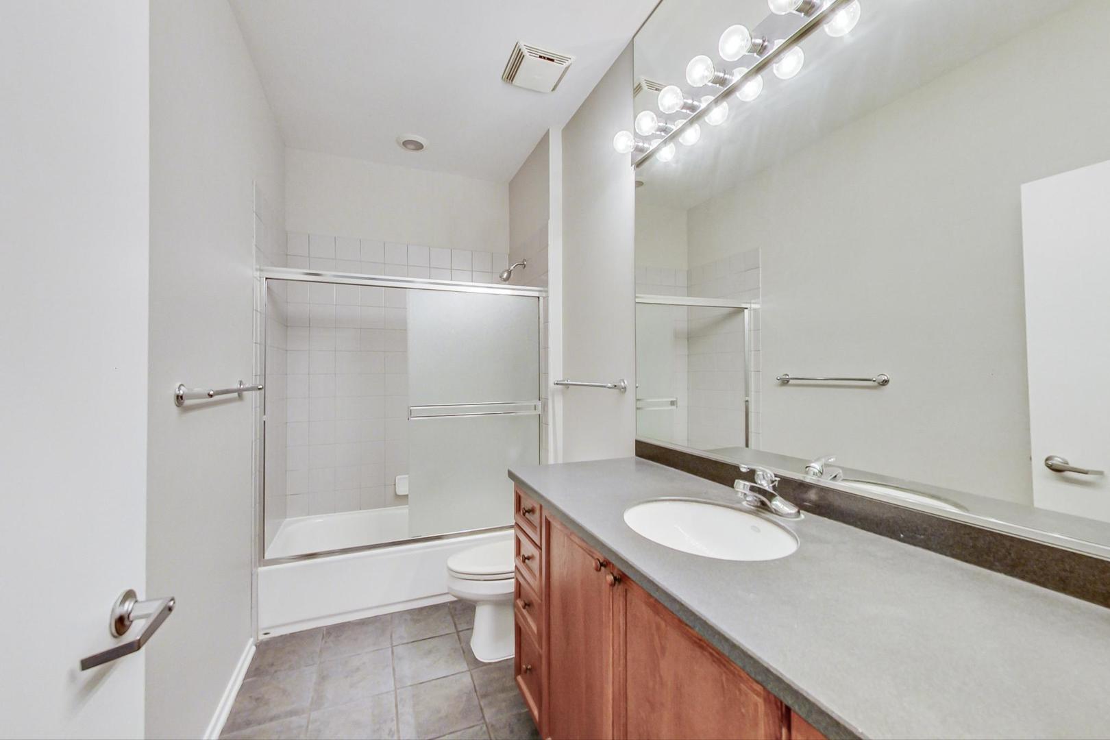 324 N Jefferson Street Unit: 302