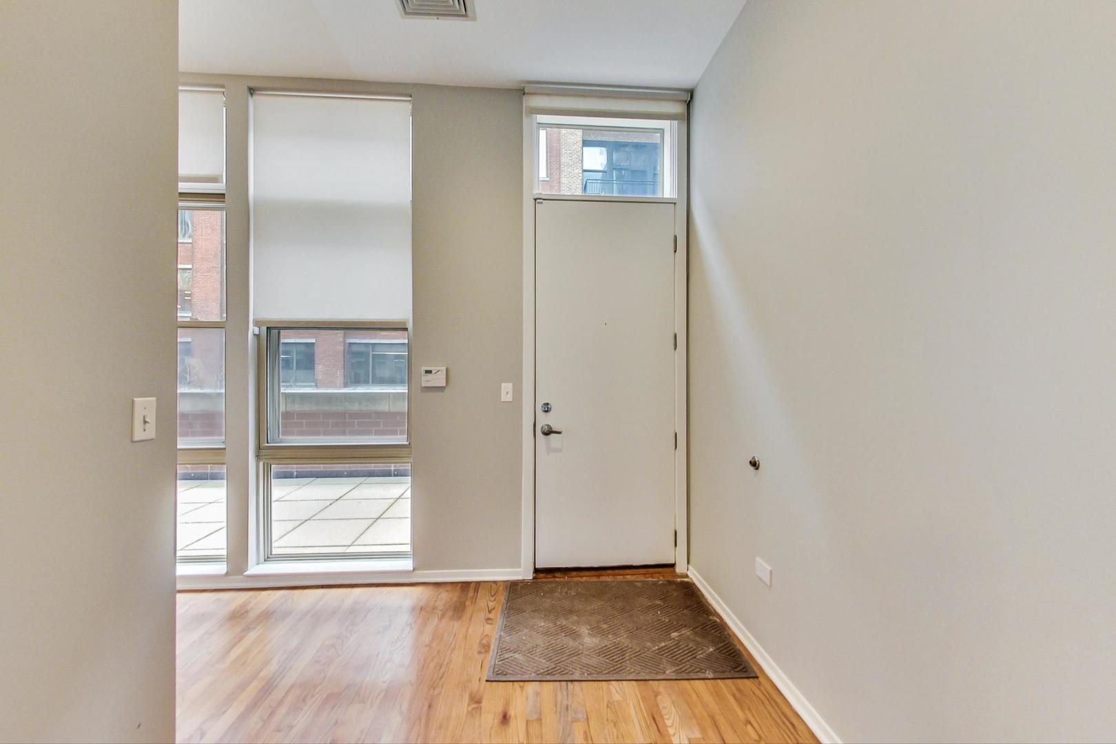 324 N Jefferson Street Unit: 302