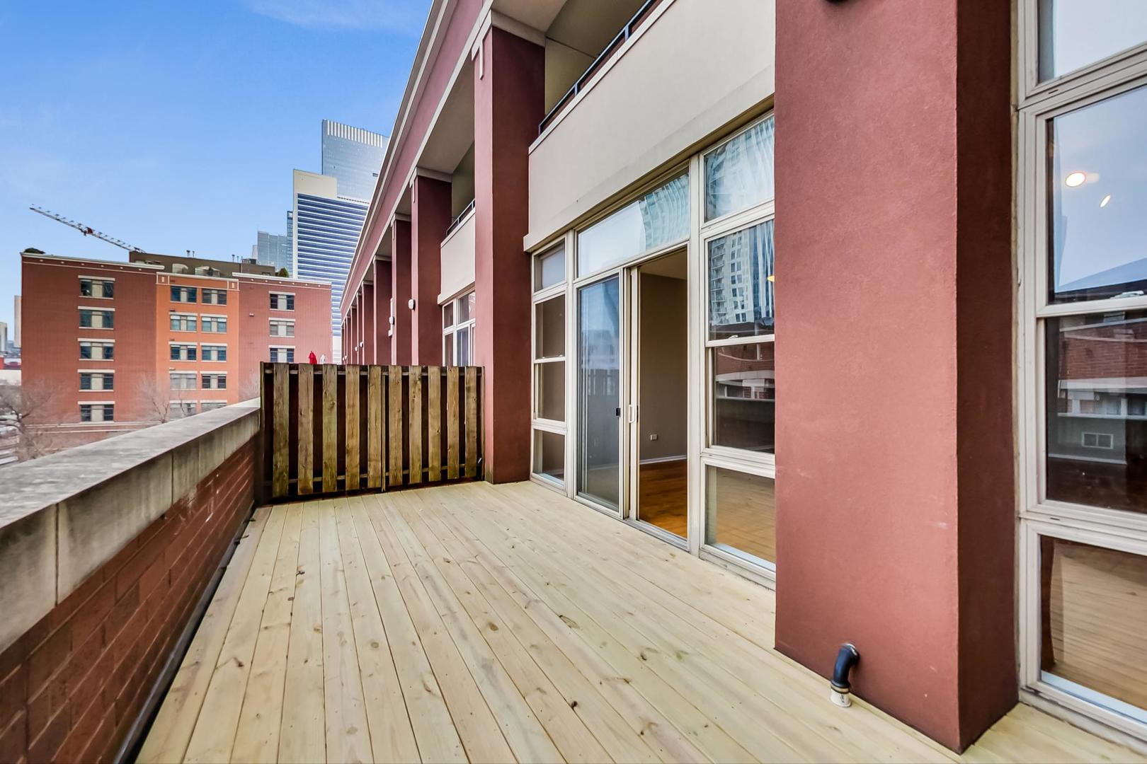 324 N Jefferson Street Unit: 302