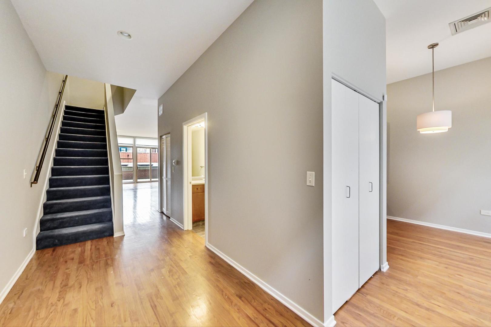 324 N Jefferson Street Unit: 302