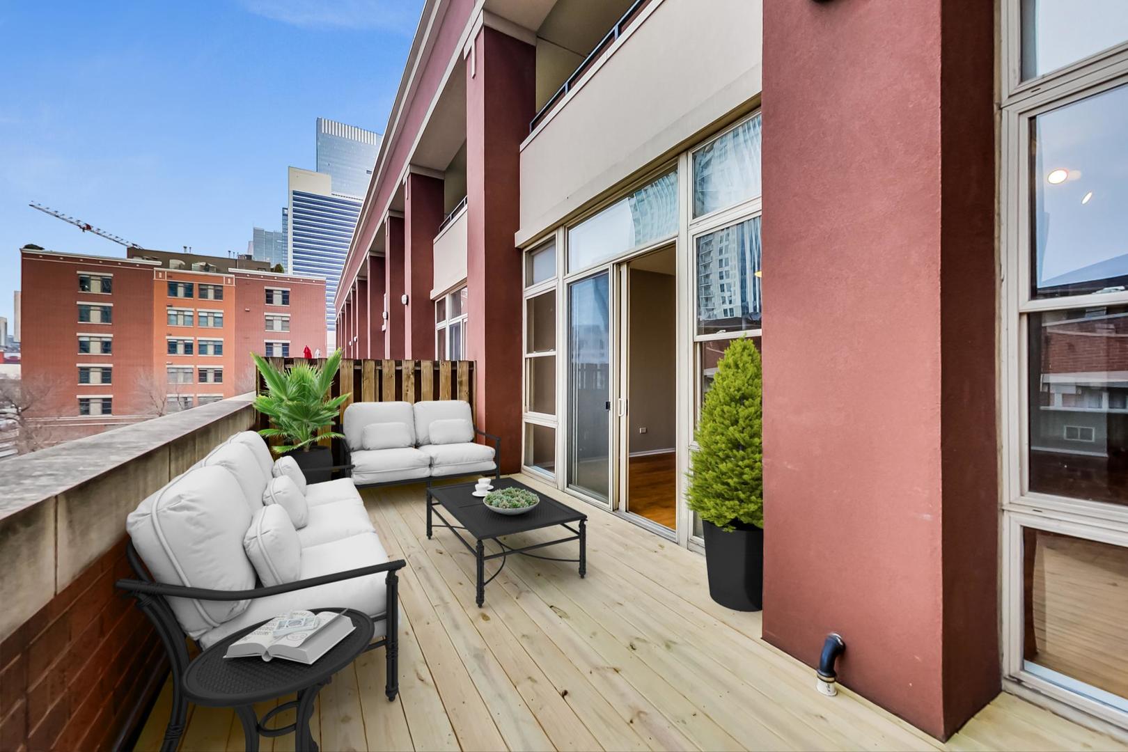 324 N Jefferson Street Unit: 302