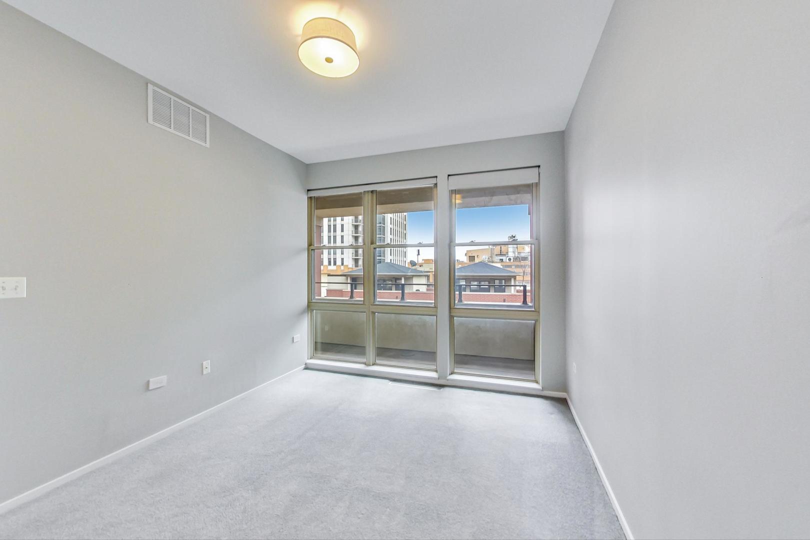 324 N Jefferson Street Unit: 302