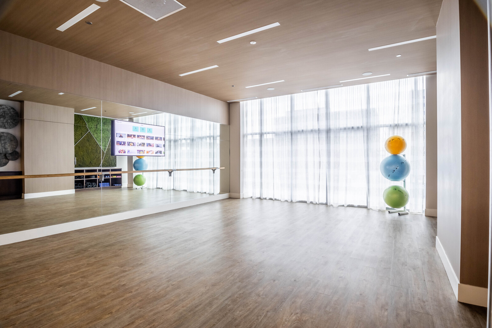 727 W Madison Street Unit: 1813