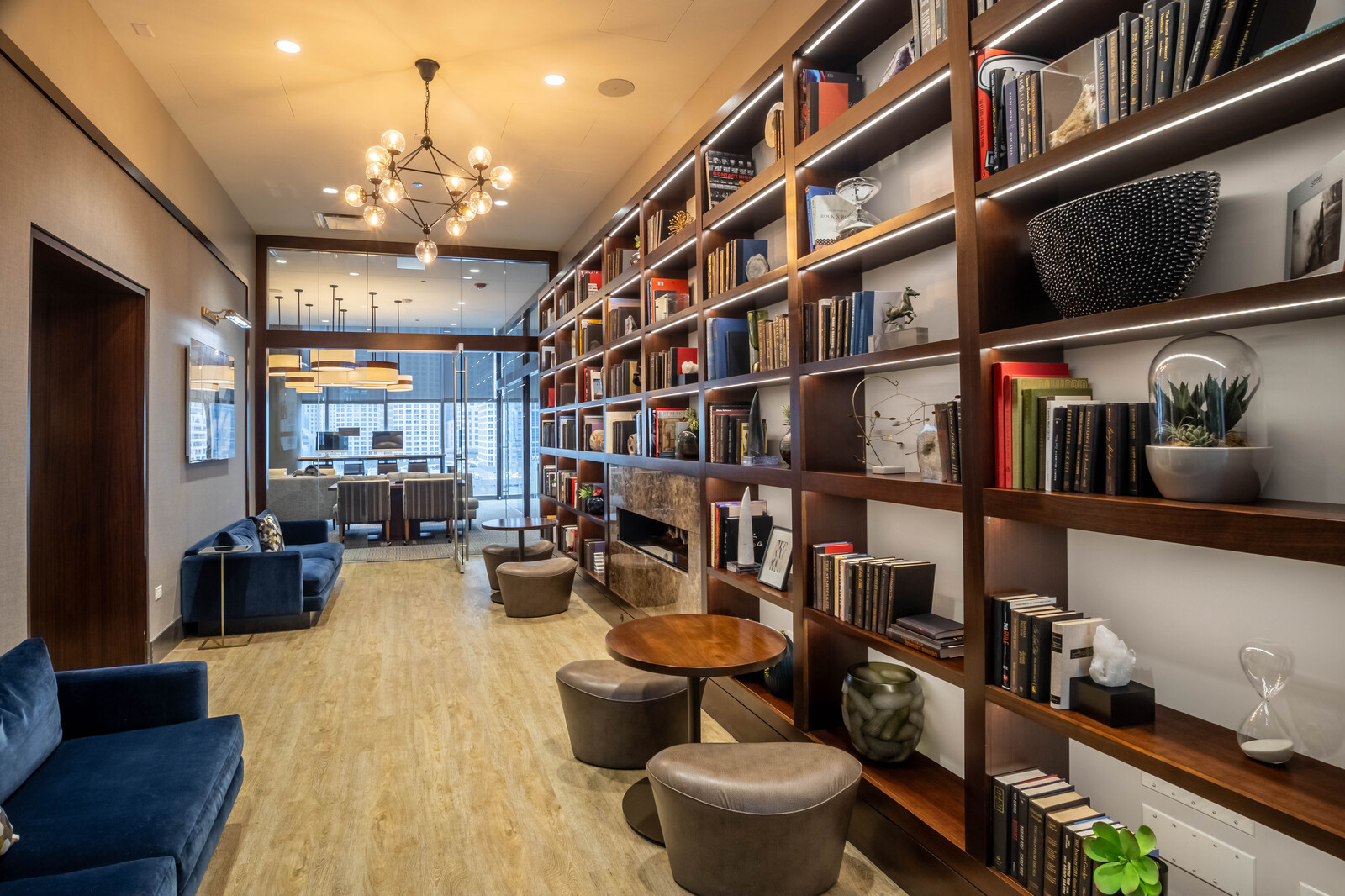 727 W Madison Street Unit: 1813