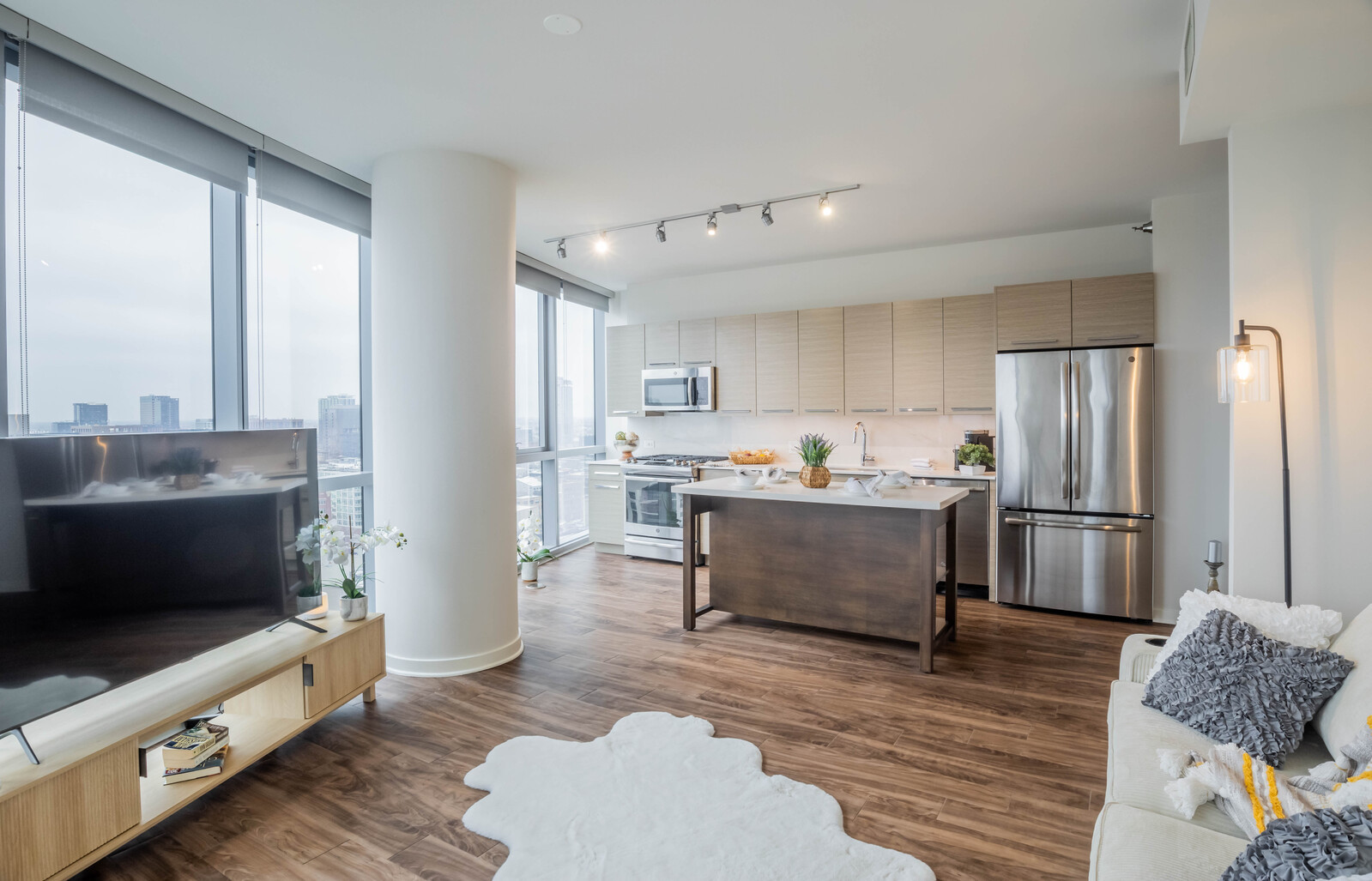 727 W Madison Street Unit: 1813