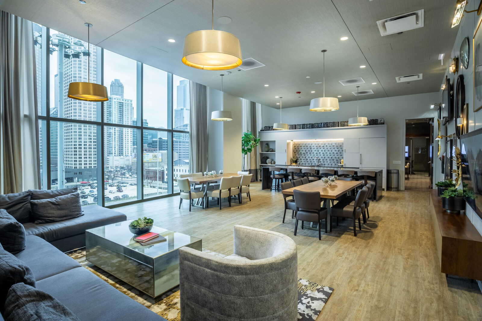 727 W Madison Street Unit: 1813