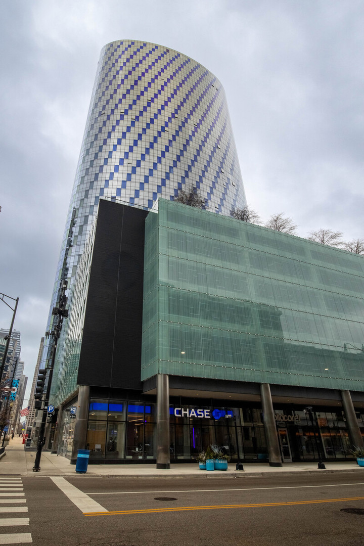 727 W Madison Street Unit: 1813