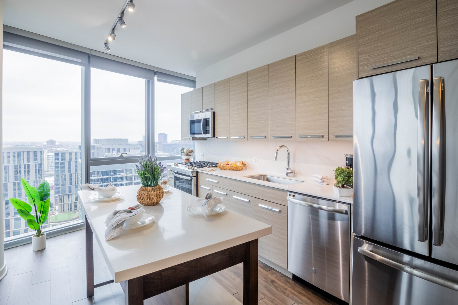727 W Madison Street Unit: 1813