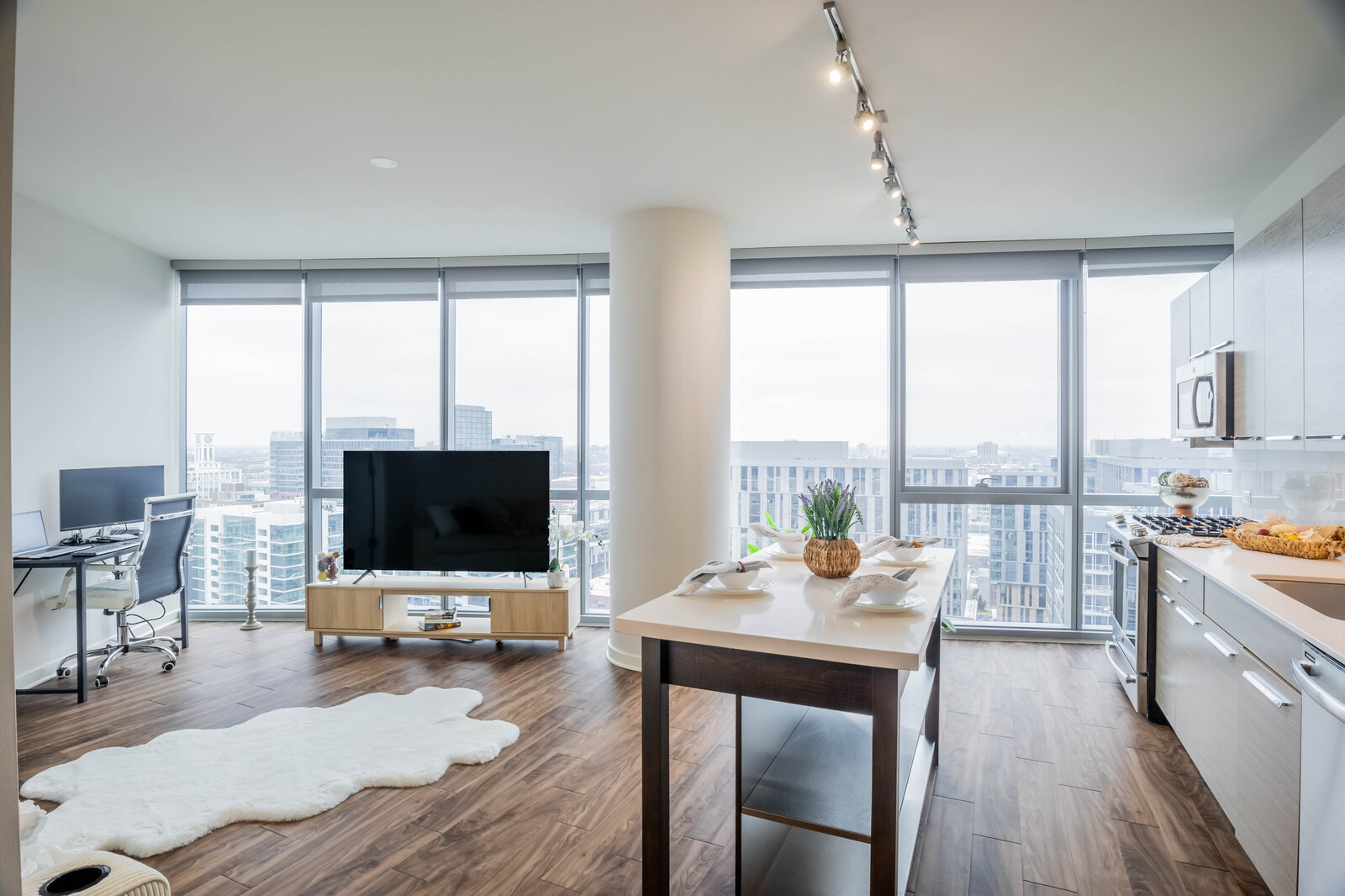 727 W Madison Street Unit: 1813