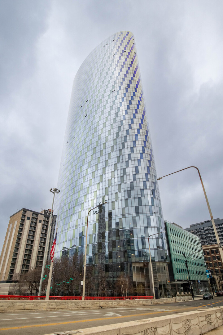 727 W Madison Street Unit: 1813