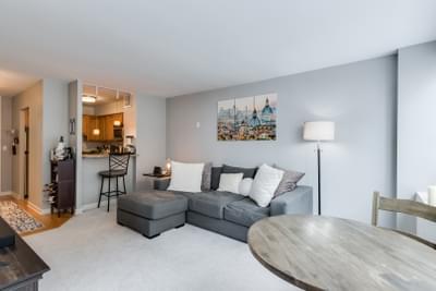 2800 N Lake Shore Drive Unit: 813