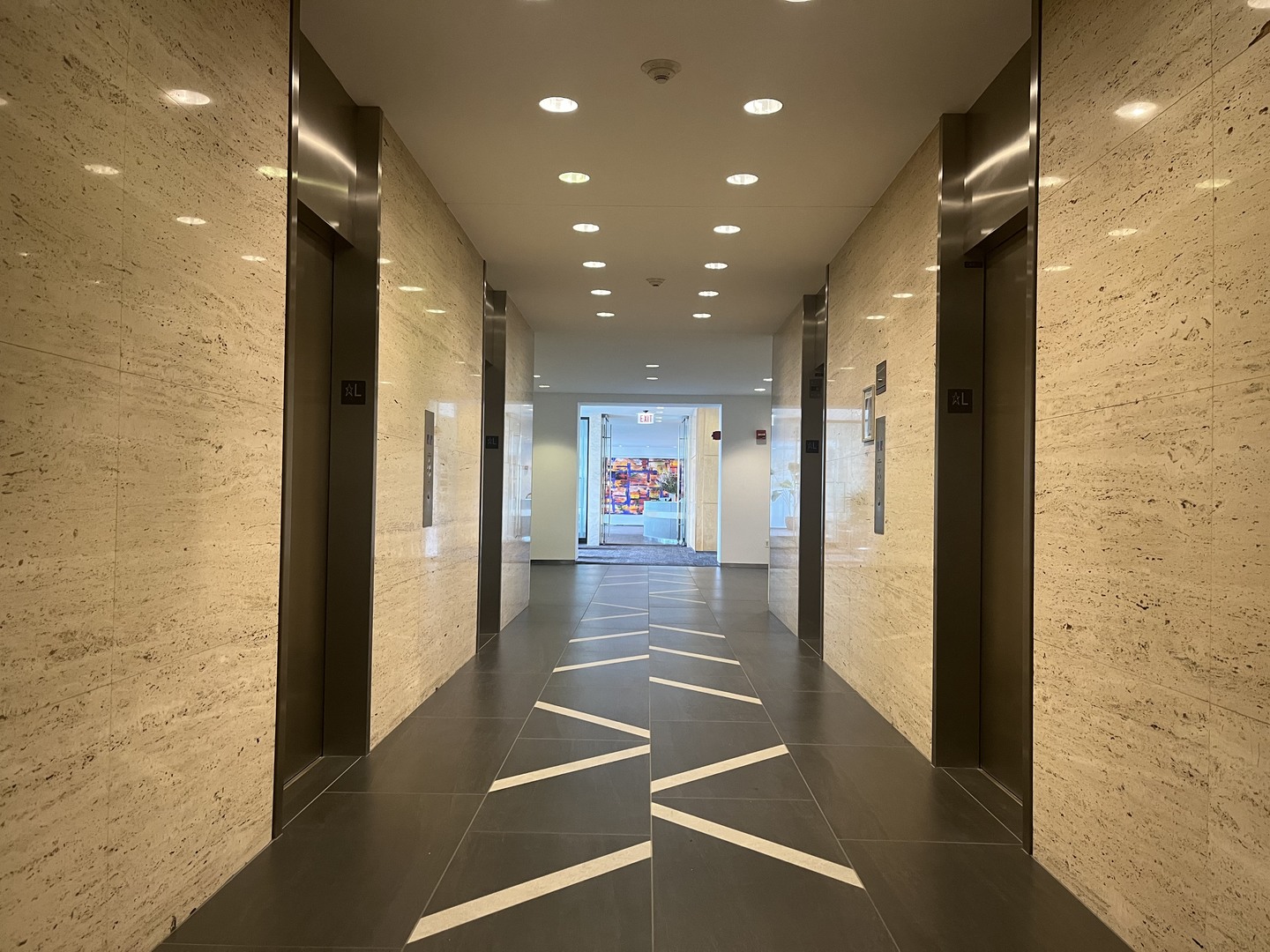 2800 N Lake Shore Drive Unit: 813