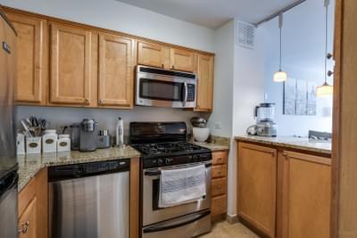 2800 N Lake Shore Drive Unit: 813