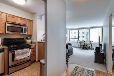 2800 N Lake Shore Drive Unit: 813