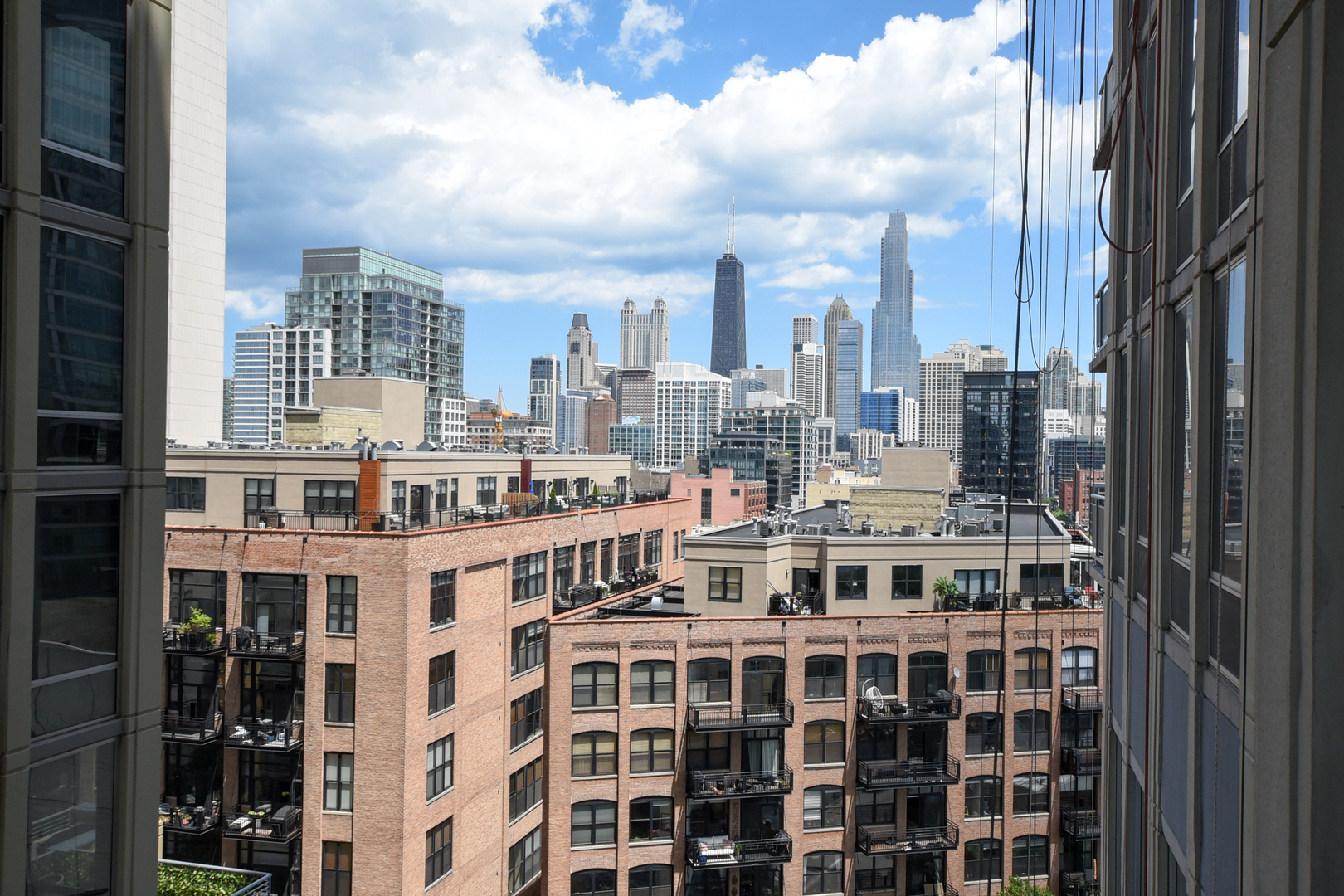 700 N Larrabee Street Unit: 805