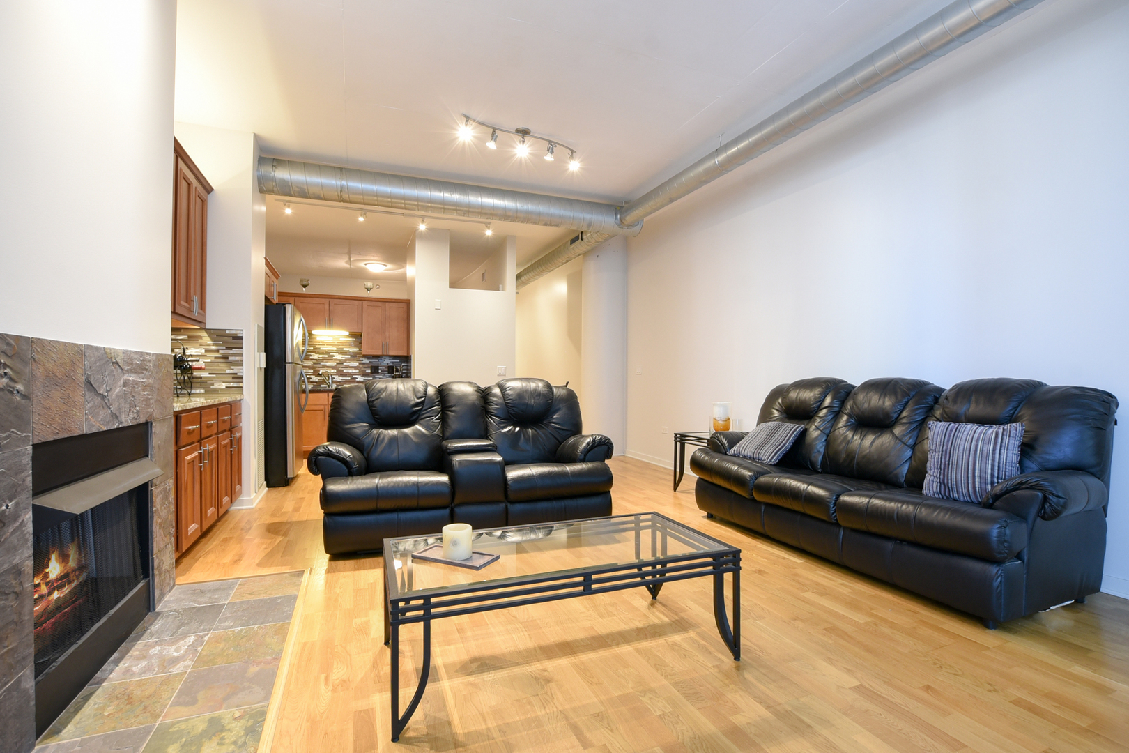 700 N Larrabee Street Unit: 805