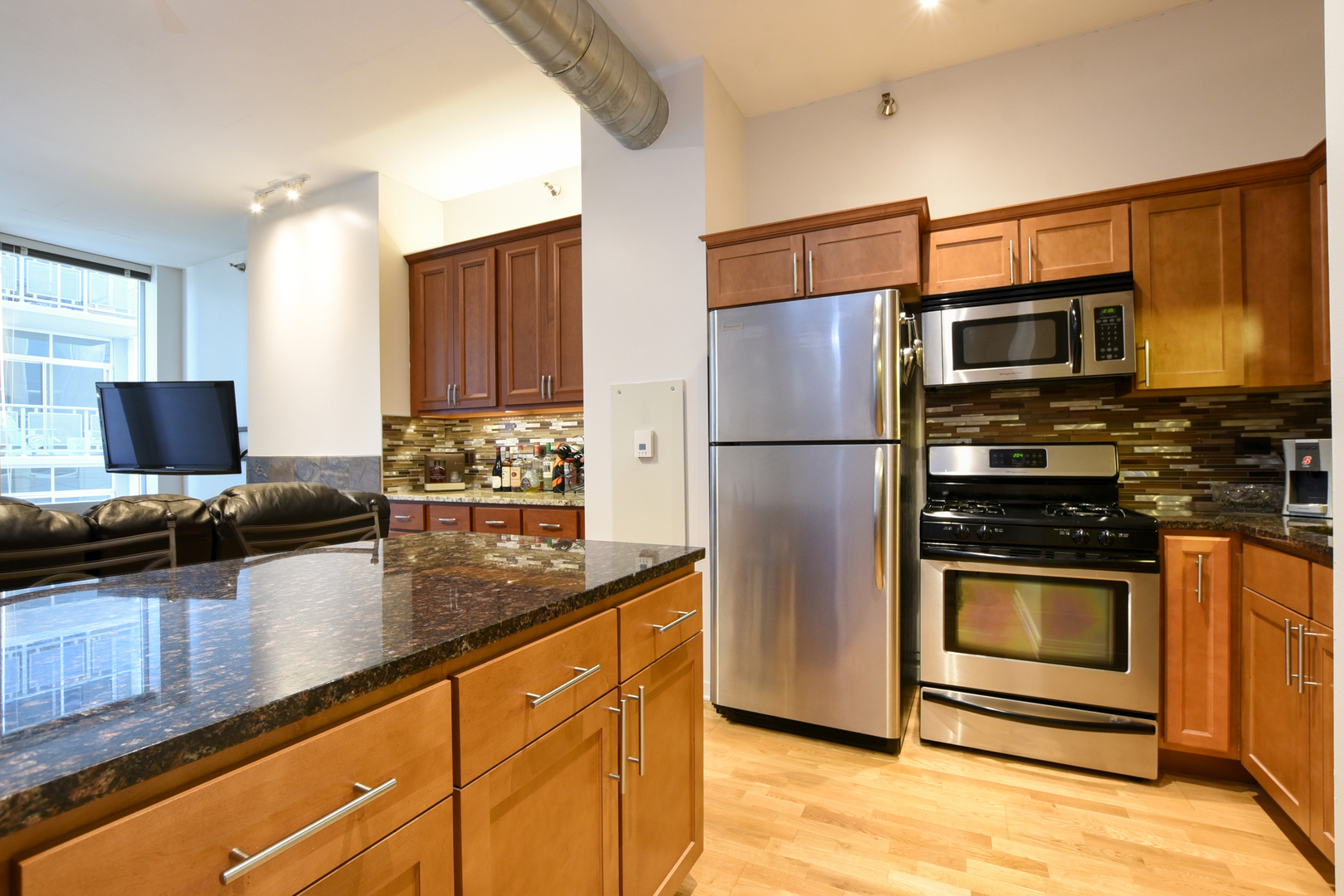 700 N Larrabee Street Unit: 805