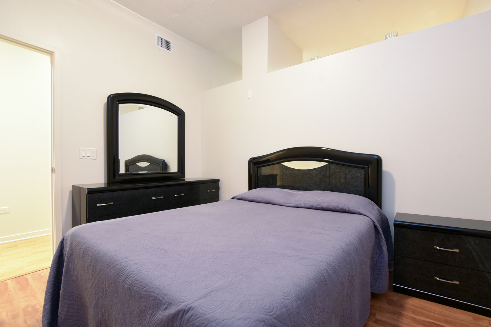 700 N Larrabee Street Unit: 805