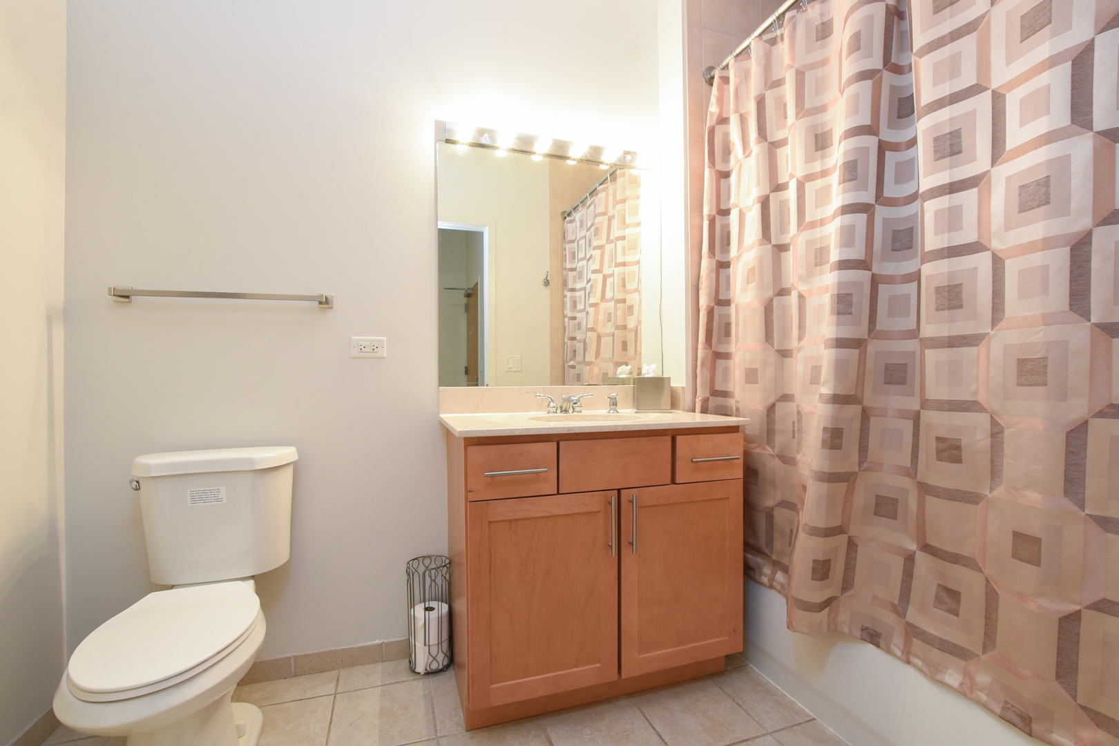 700 N Larrabee Street Unit: 805