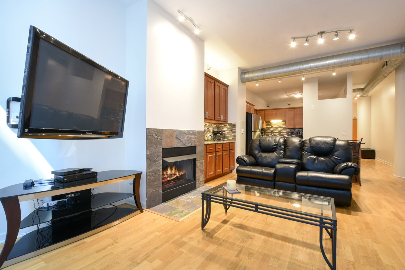 700 N Larrabee Street Unit: 805