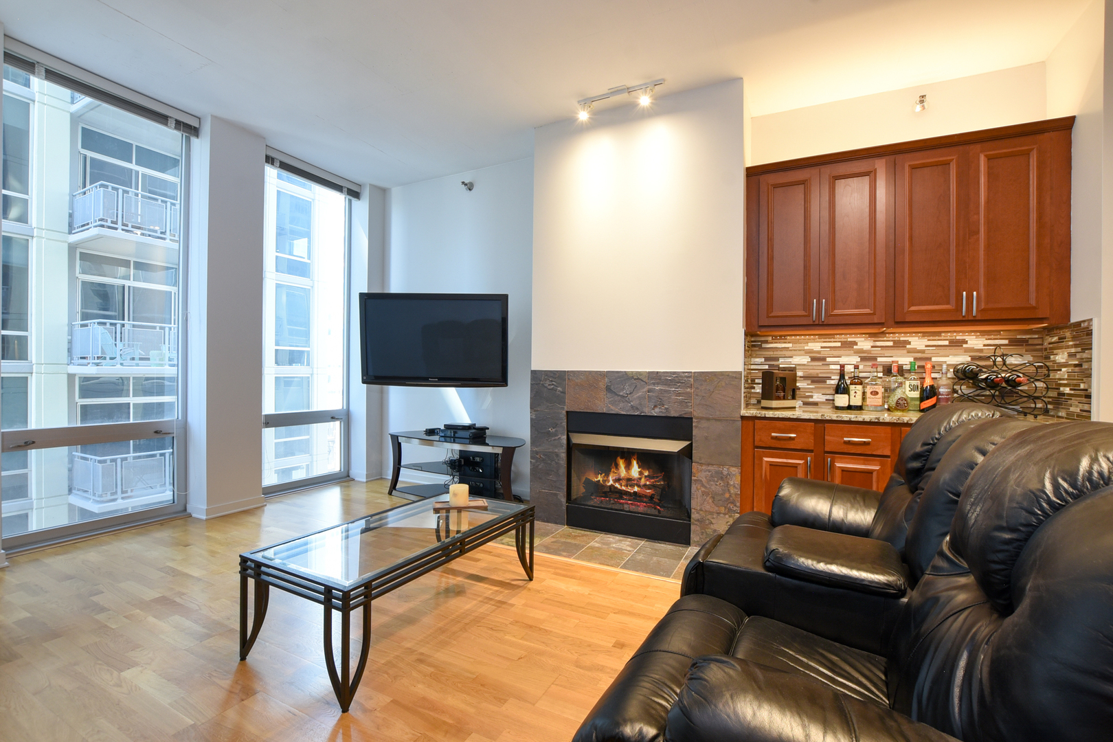 700 N Larrabee Street Unit: 805